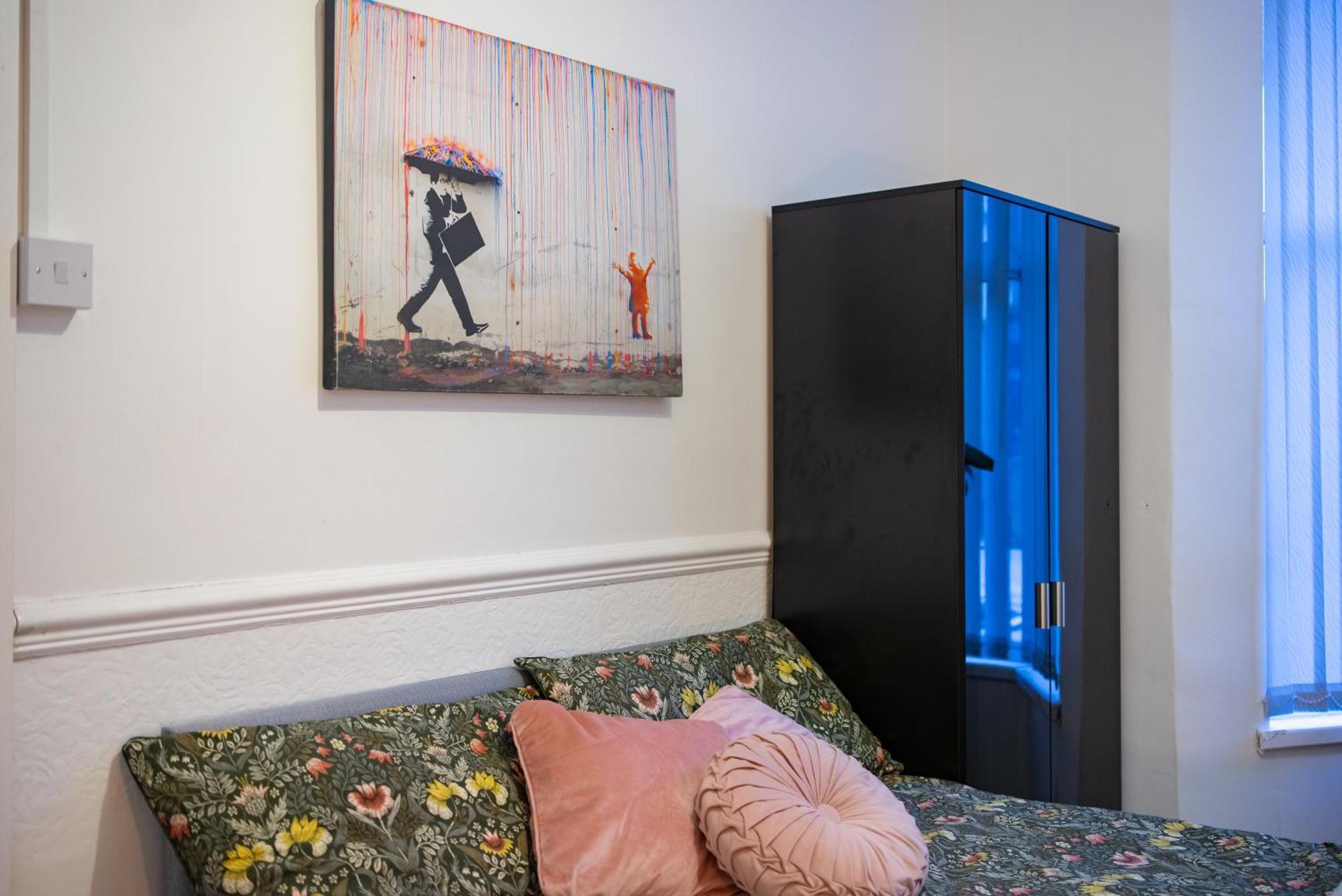 Cozy Rooms In Shared Accommodation Near Anfield Stadium With Parking And Wifi Ливерпуль Экстерьер фото