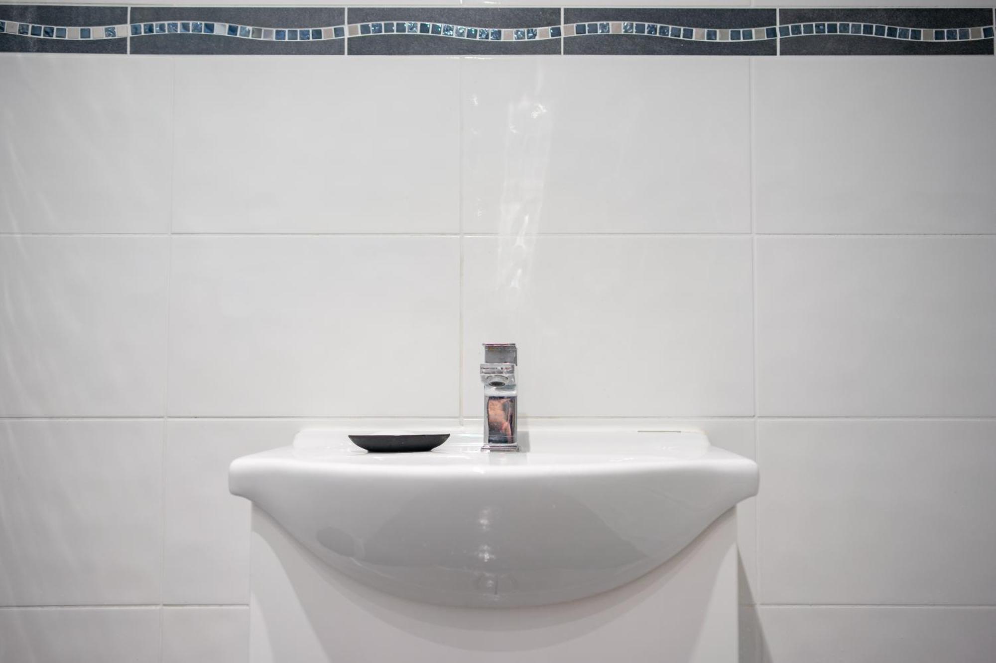Cozy Rooms In Shared Accommodation Near Anfield Stadium With Parking And Wifi Ливерпуль Экстерьер фото